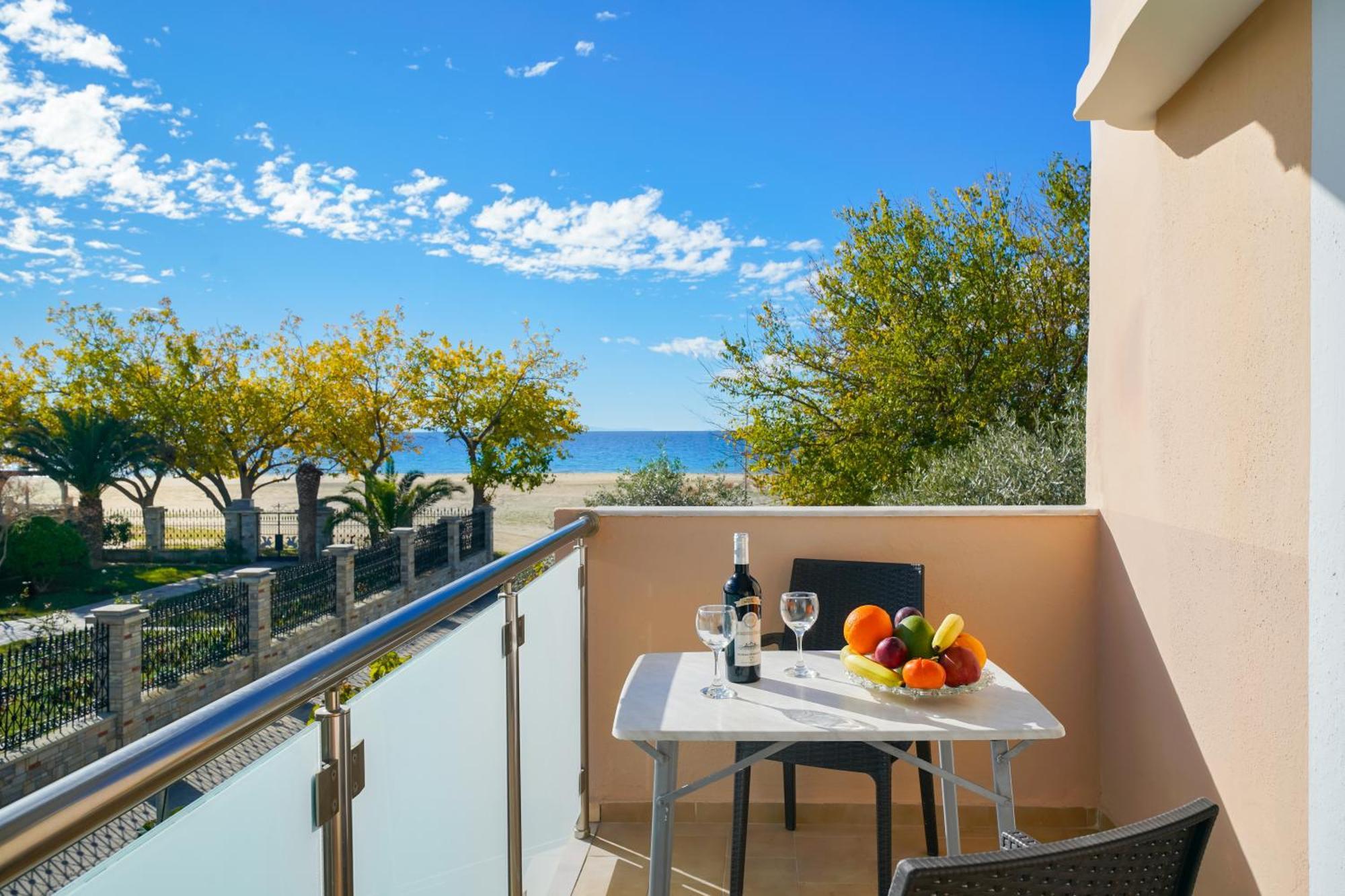 Opalium Beach Front Suites Potos Exterior foto