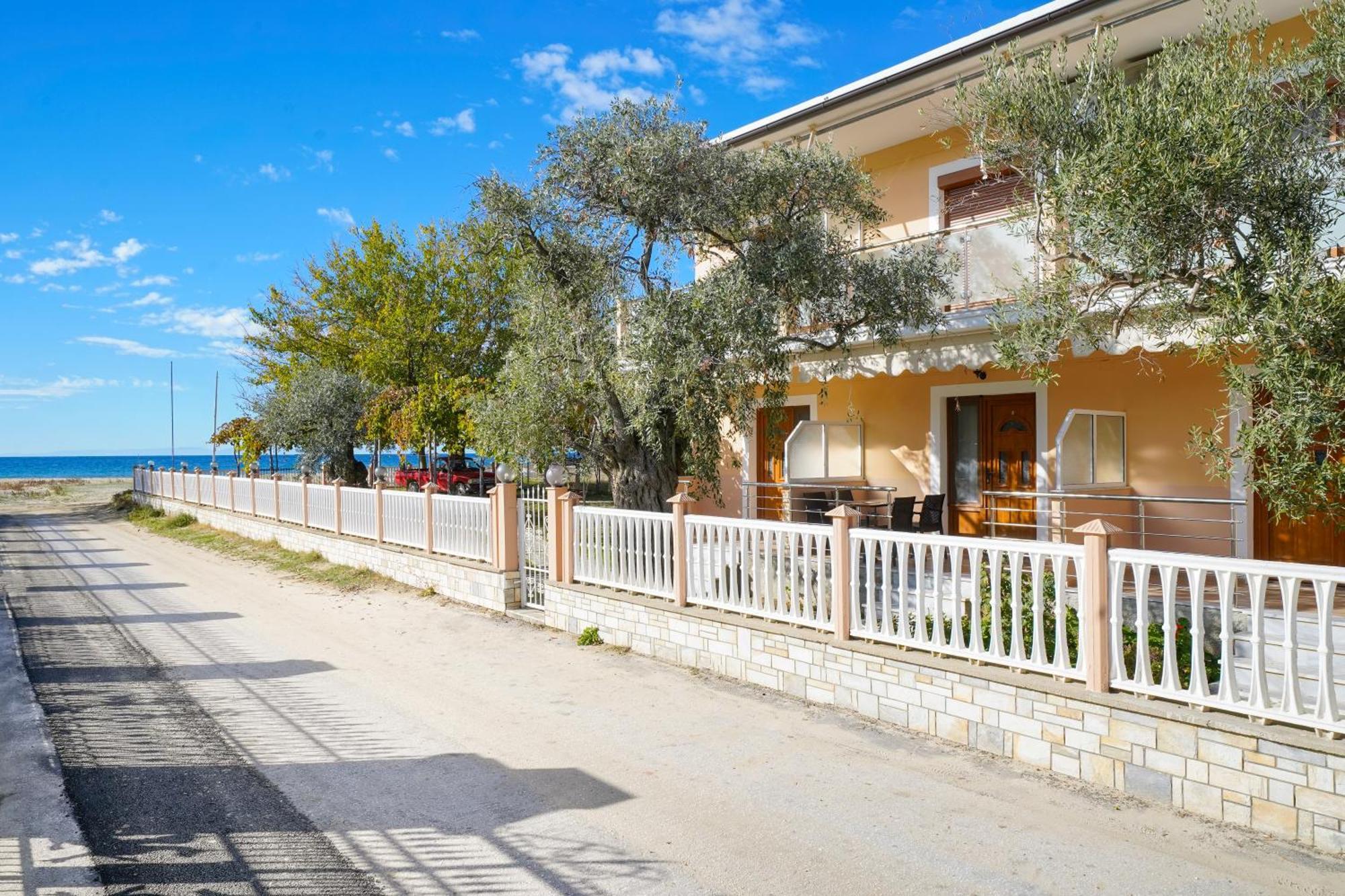 Opalium Beach Front Suites Potos Exterior foto