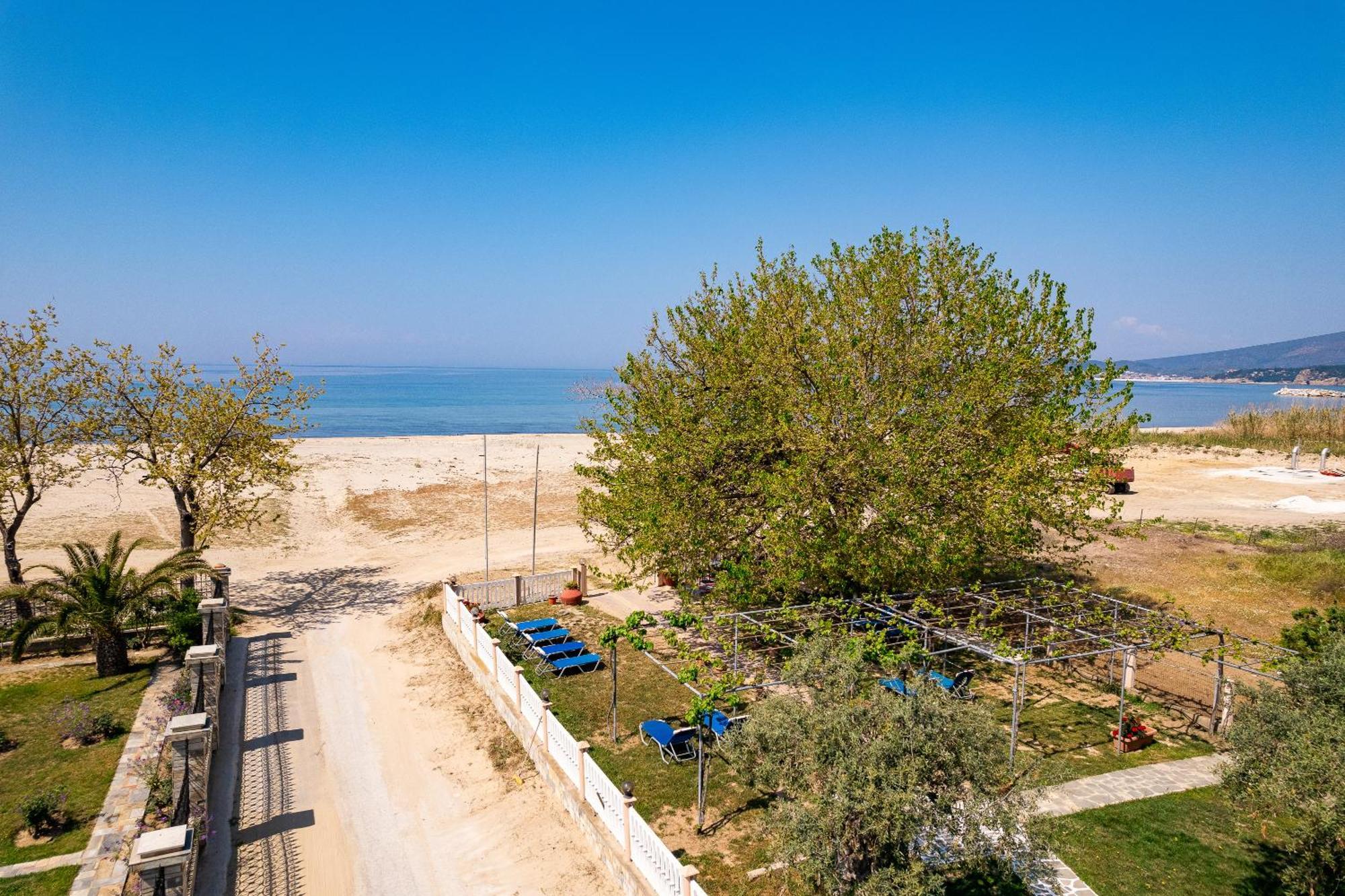 Opalium Beach Front Suites Potos Exterior foto