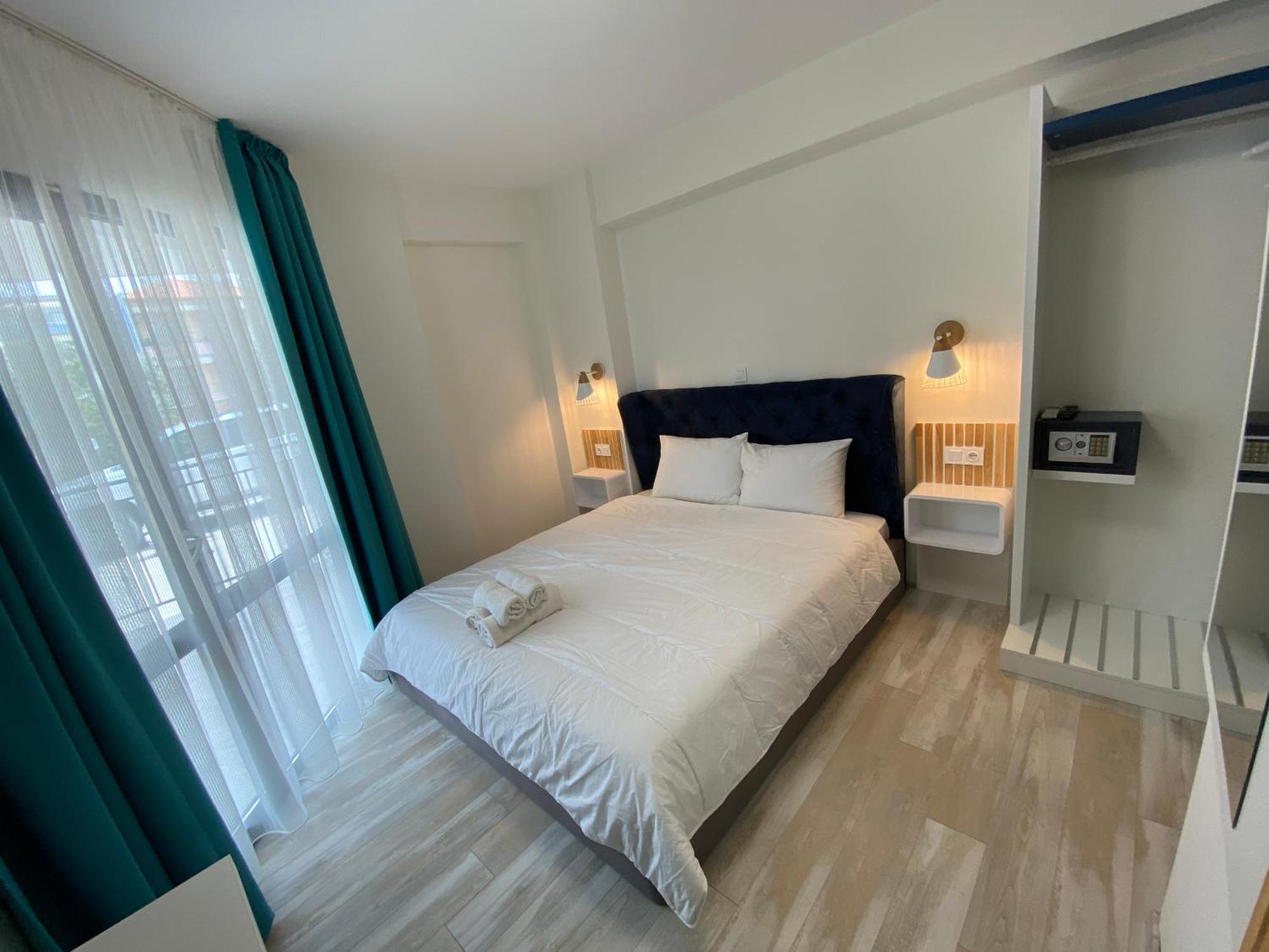 Opalium Beach Front Suites Potos Exterior foto
