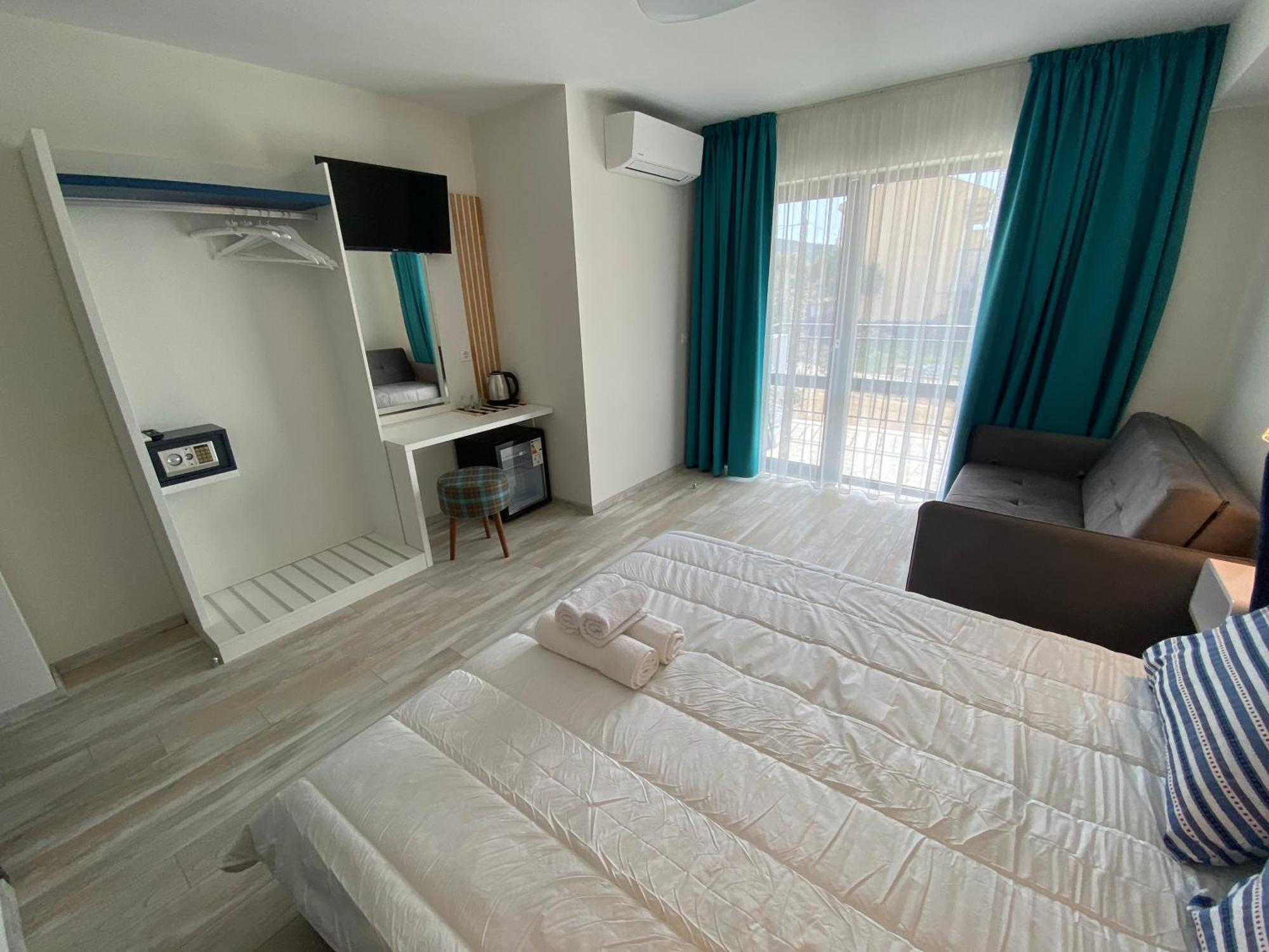 Opalium Beach Front Suites Potos Exterior foto
