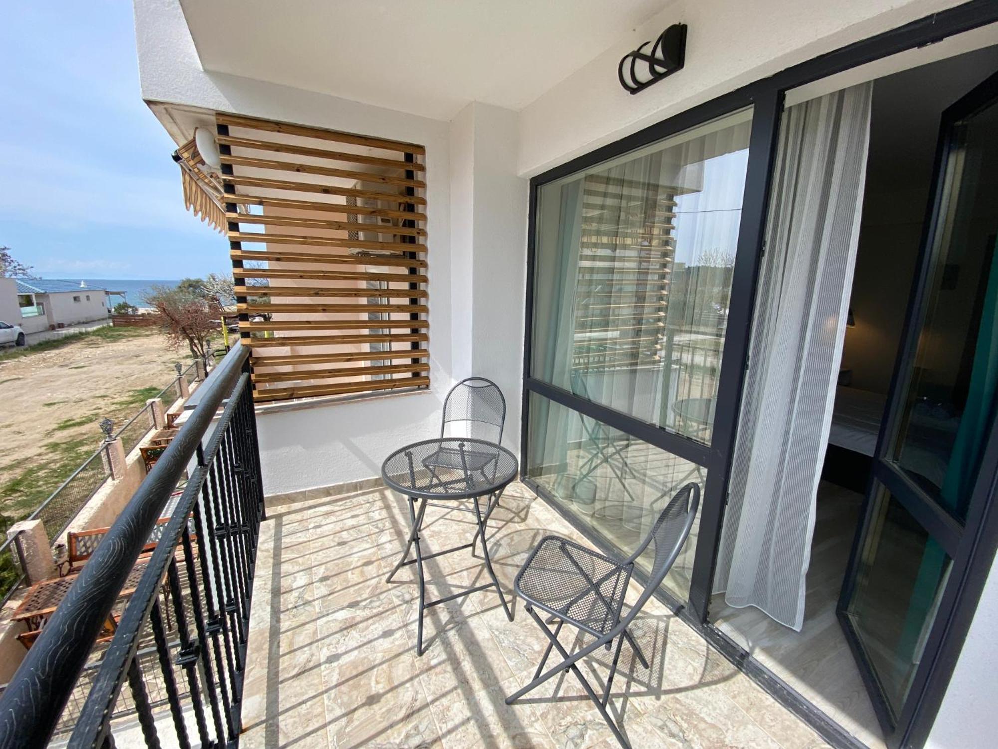 Opalium Beach Front Suites Potos Exterior foto
