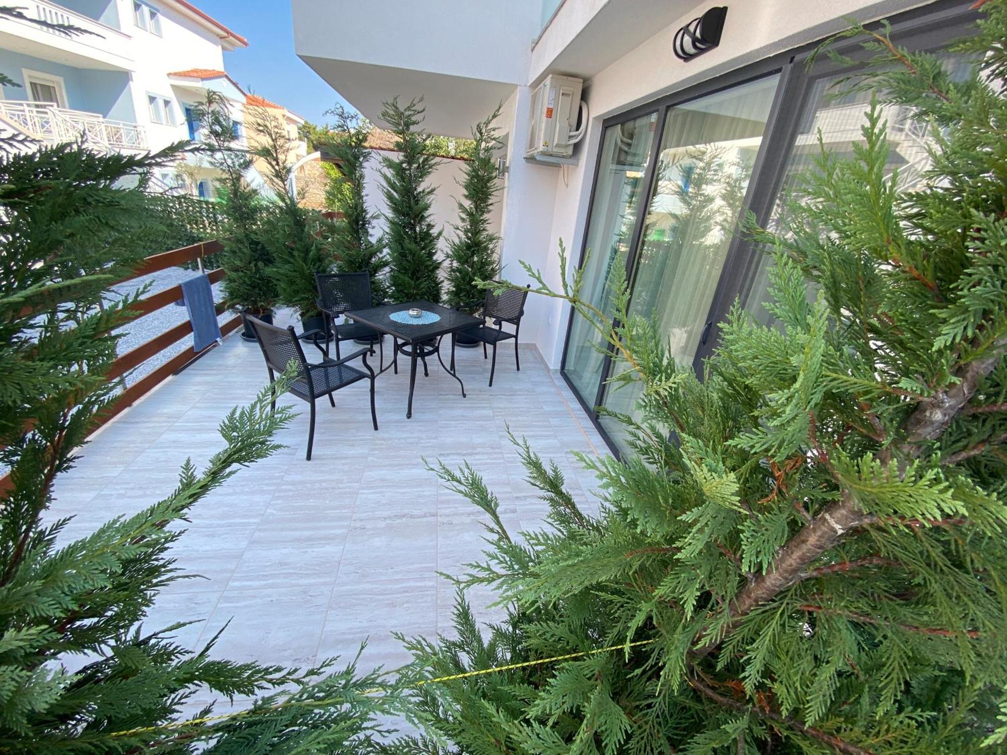 Opalium Beach Front Suites Potos Exterior foto